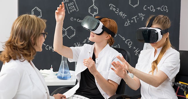 Revolutionizing Teacher Collaboration: The Rise of Virtual Reality in Professional Development